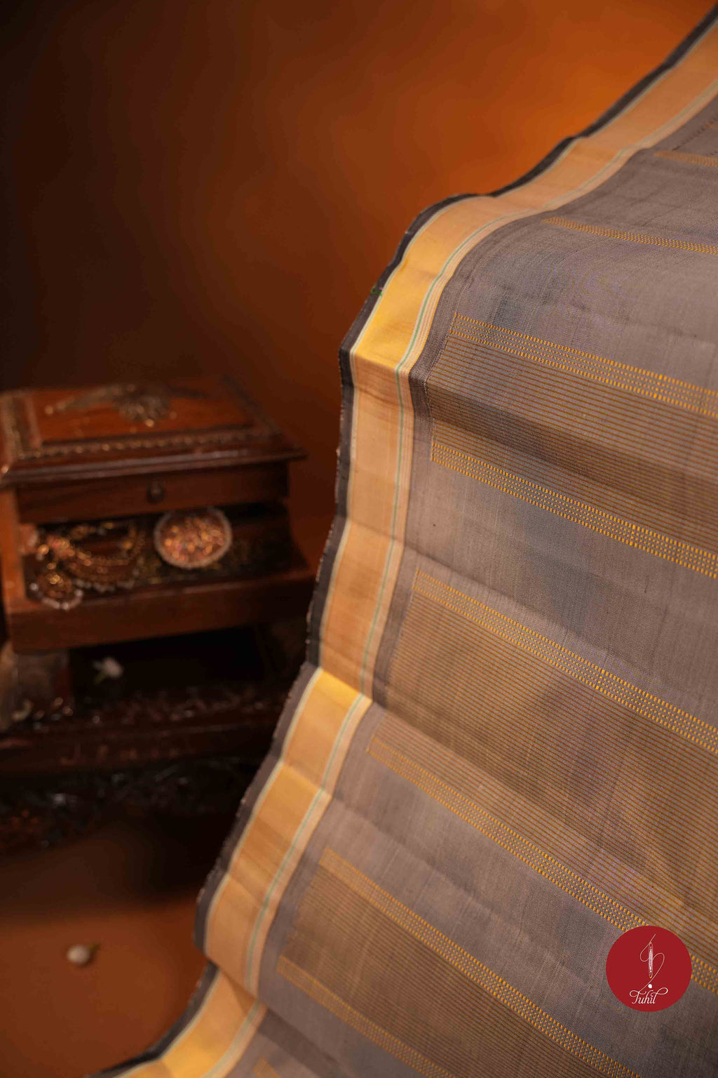 Pure Silk Pure Zari Handloom Kanchipuram Saree - Grey Muthu Kattam