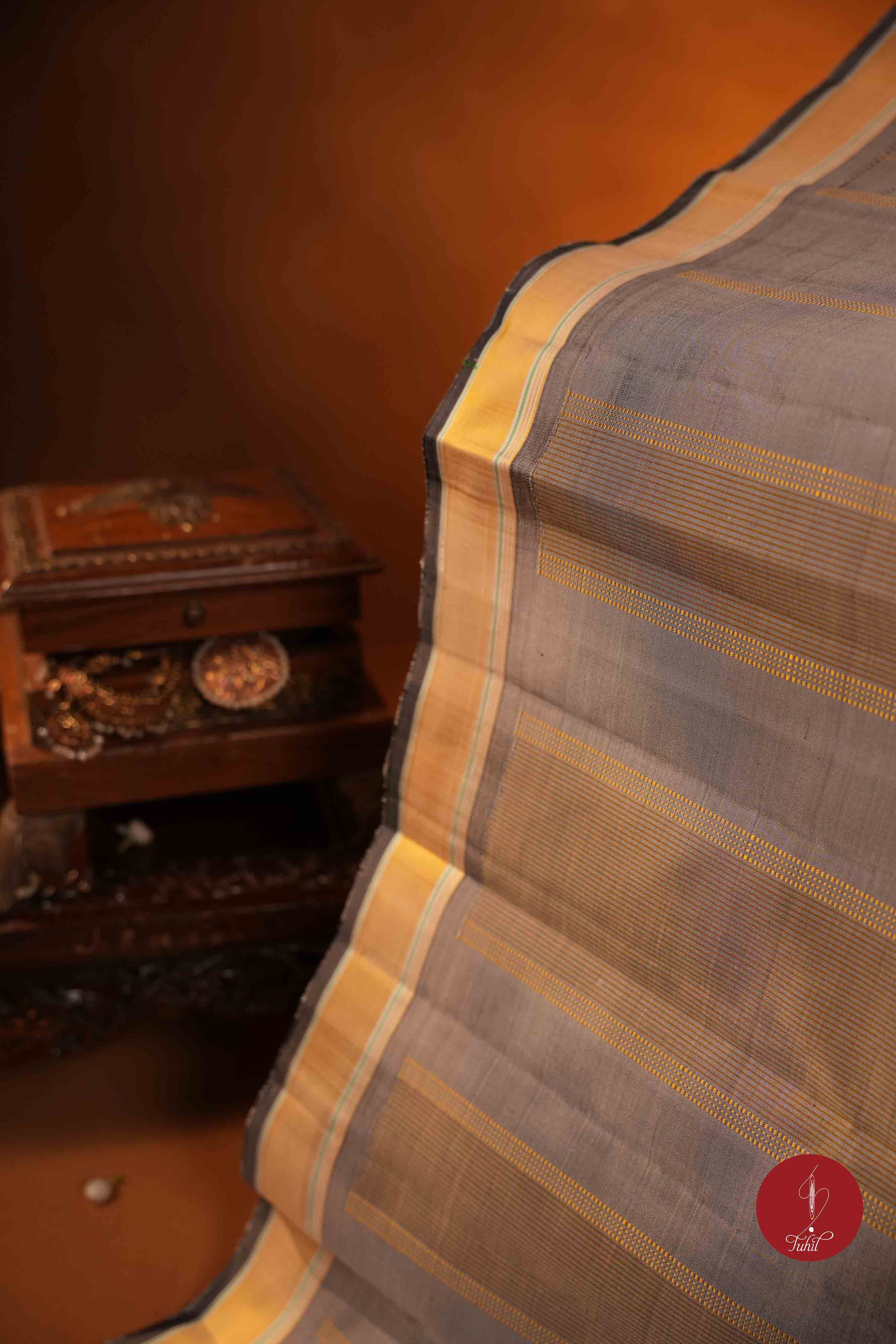 Pure Silk Pure Zari Handloom Kanchipuram Saree - Grey Muthu Kattam